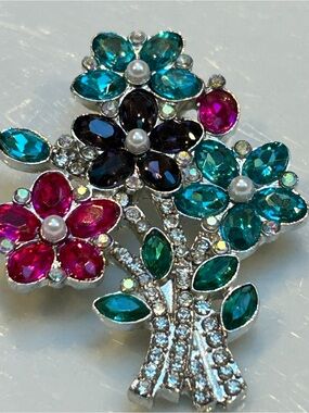 Multicolor Crystal Flower Bouquet Brooch silver tone faux pearls pin